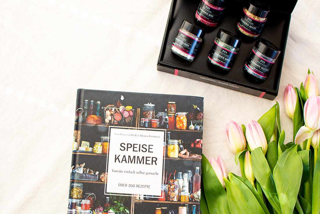 Meine Lieblinge im April: Floraler Schampus-Pimper und das Speisekammer-Kochbuch aus dem Hölker Verlag.