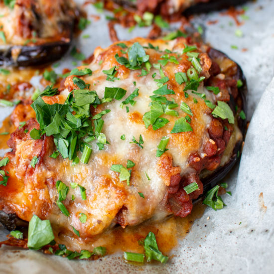 Auberginen mit Linsenbolognese gefüllt (Vegan)