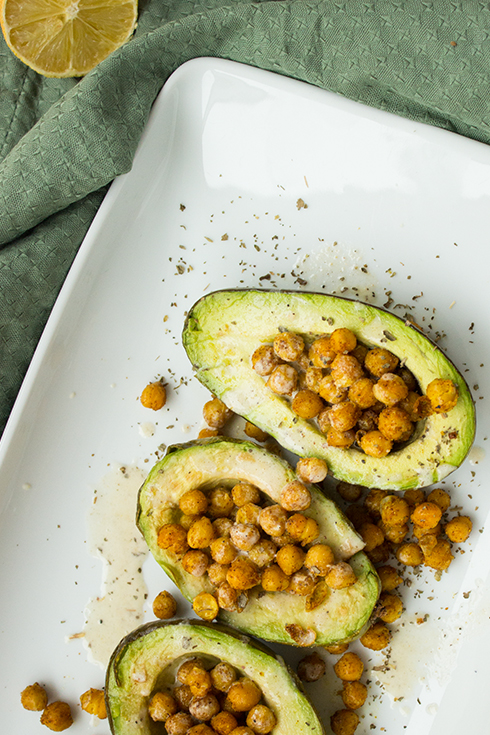 Vegan und lecker: geröstete Kichererbsen mit Avocado