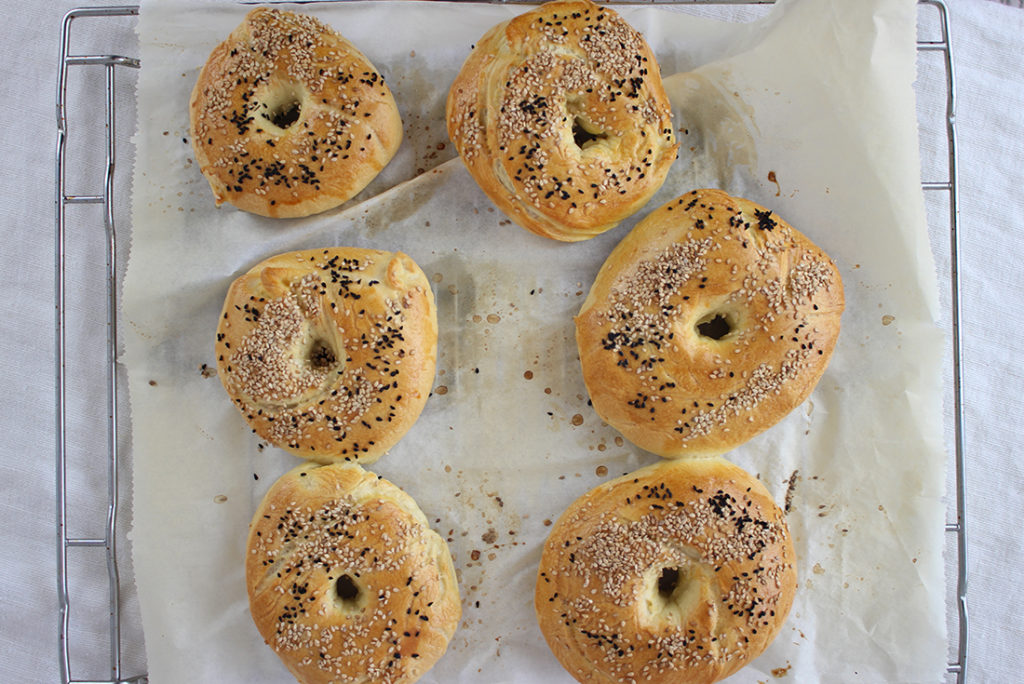 Selbstgemachte Bagels vom #synchronbacken: noch lauwarm aus dem Ofen schmecken sie mir am besten.