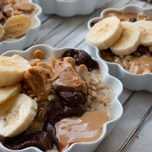 Baked Oats mit Schoko, Erdnussbutter und Banane