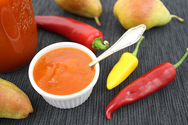 Selbstgemachtes Ketchup: Diesmal aus Birnen, Peperoni und Chili.