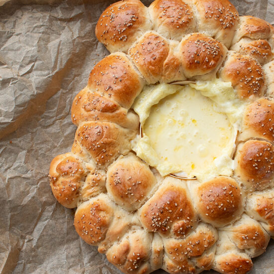 Brotkranz mit Ofenkäse – Dinner4Friends