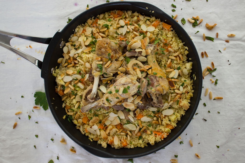 Gemüse Couscous mit geschmortem Kalbfleisch und Huhn - Dinner4Friends