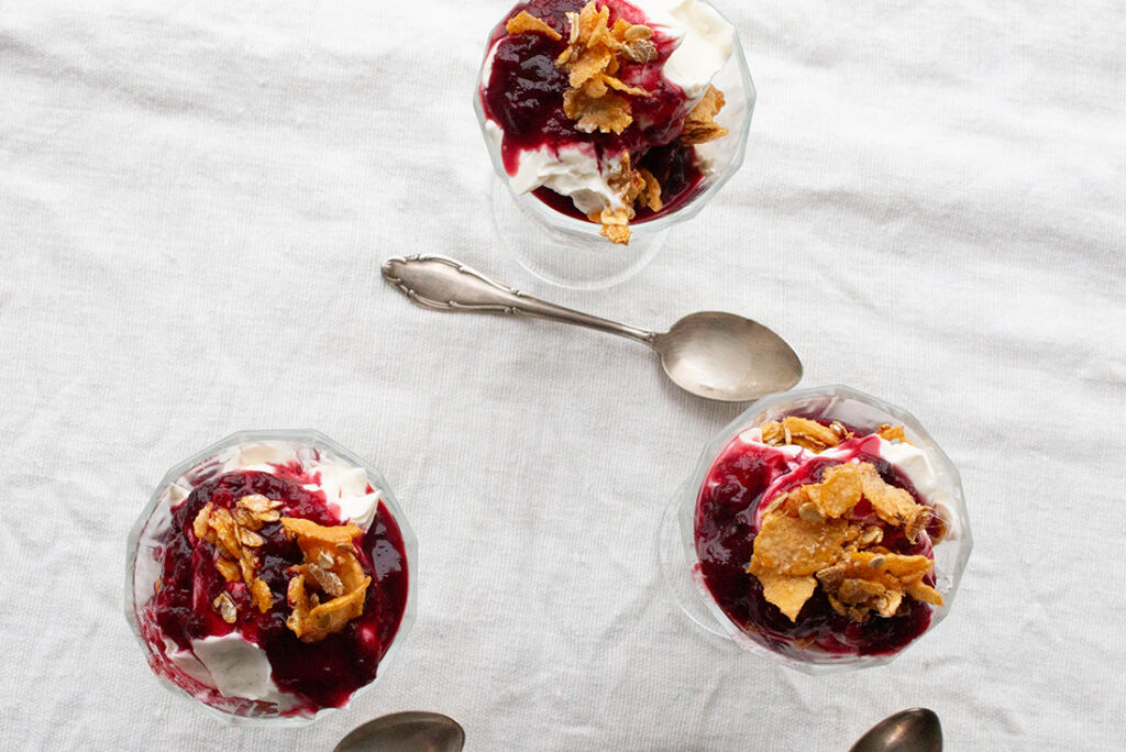 Crispy Cherry Fool: schnelles Schichtdessert