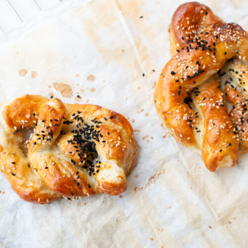 Laugenbrezel mit Schoko und Sesam