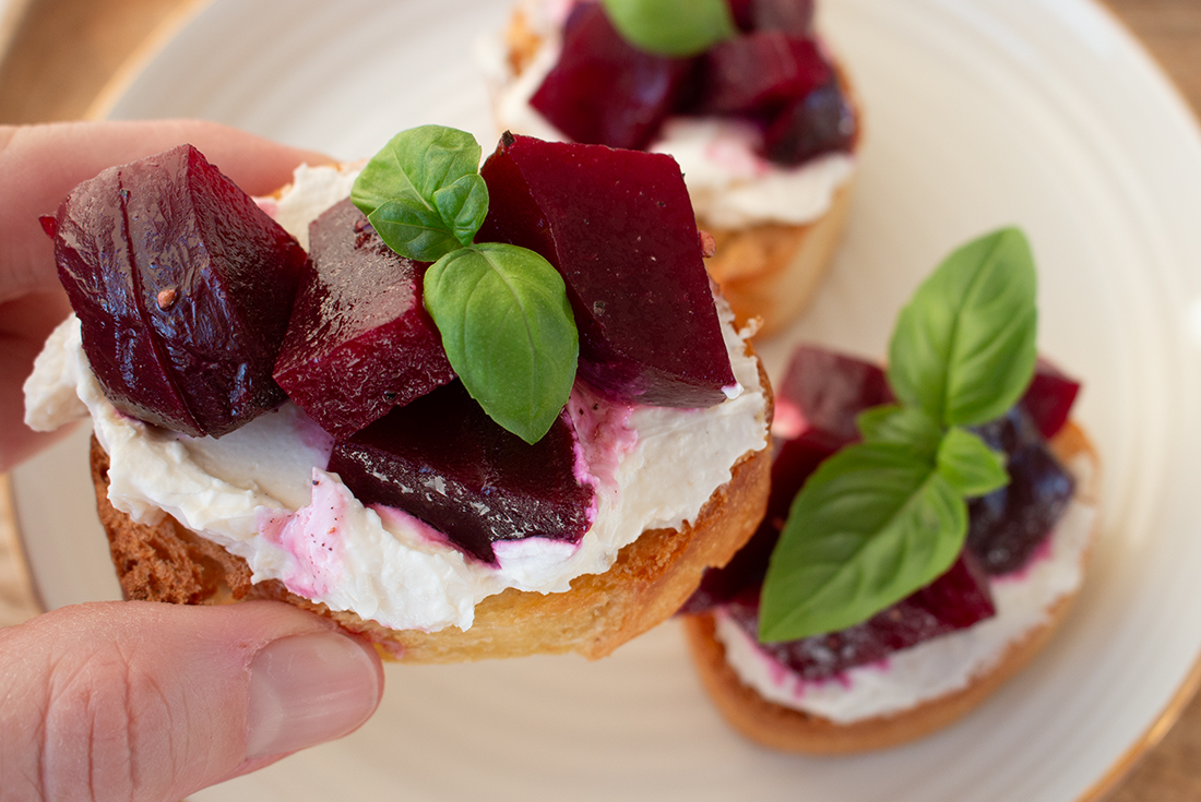 Crostini mit Rote Beeten und Meerrettich