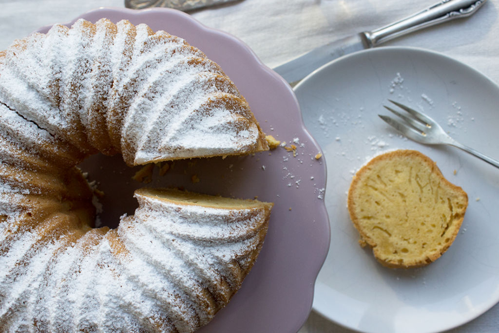 Eierlikörkuchen nach Dr. Oetker: im Originalrezept war mir etwas zu viel Speisestärke und Backpulver. Ich habe dann ein bisschen etwas weggelassen und dafür ein Ei mehr genommen.