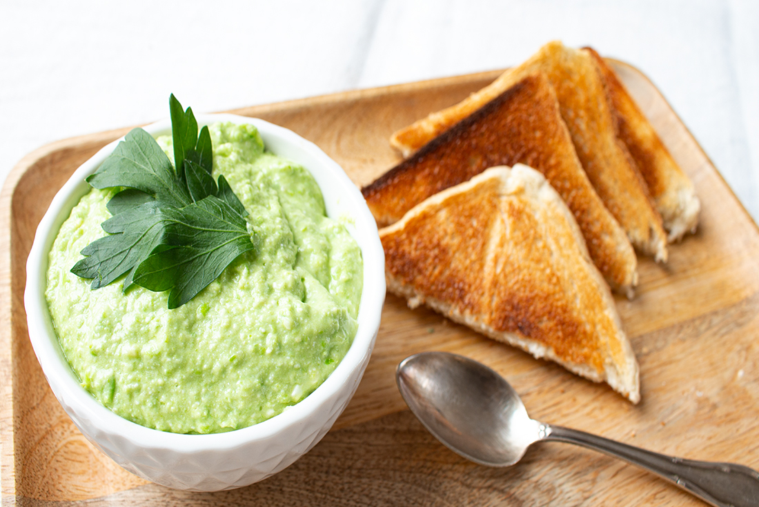 Grüner Feta Dip mit Erbsen