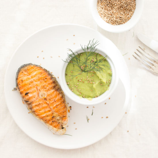 Simple Feierabendküche: gegrillter Lachs mit Erbsenpüree