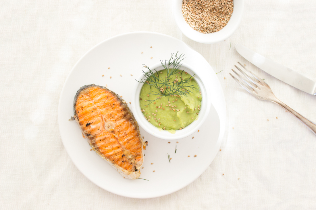 Simple Feierabendküche: gegrillter Lachs mit Erbsenpüree