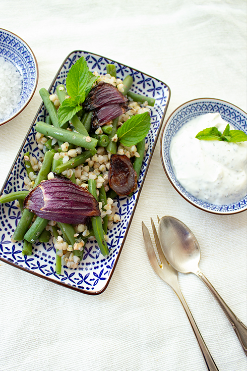 Grüner Bohnensalat mit Buchweizen und Roten Zwiebeln