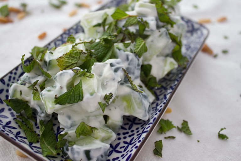 Gurkensalat mit Minze und Joghurt - Dinner4Friends