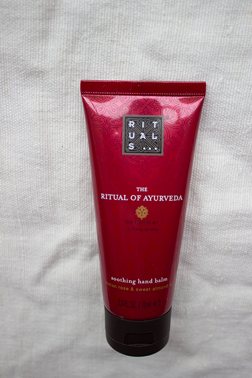 Meine liebste Handcreme im Sommer: The Ritual of Ayurveda von Rituals.