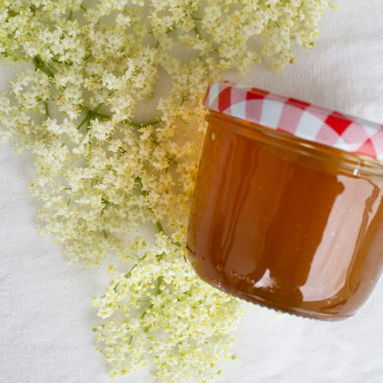 So lecker: selbst gemachtes Holunderblütengelee