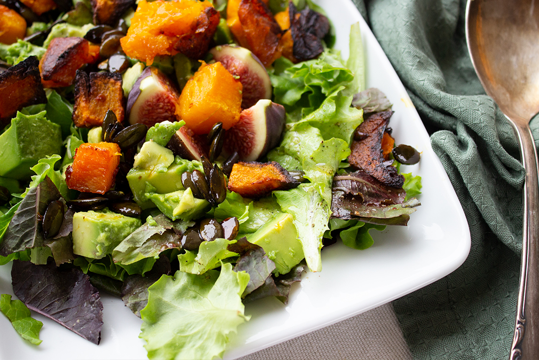 Veganer, herbstlicher Kürbissalat