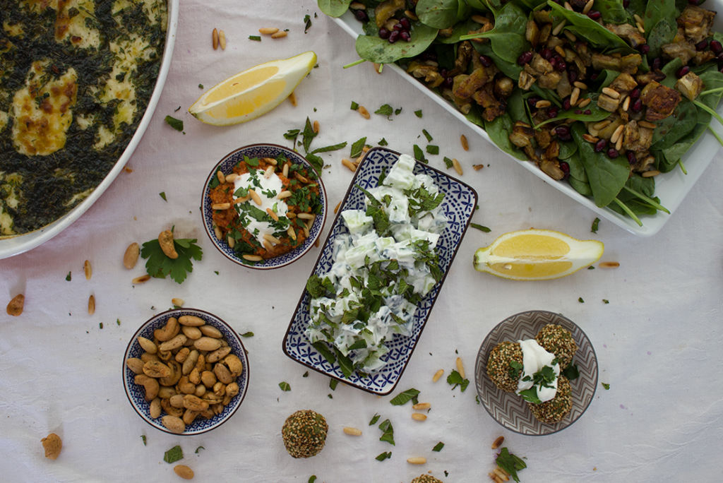 Ein Klassiker unter den Mezze: der Gurkensalat mit Minze.