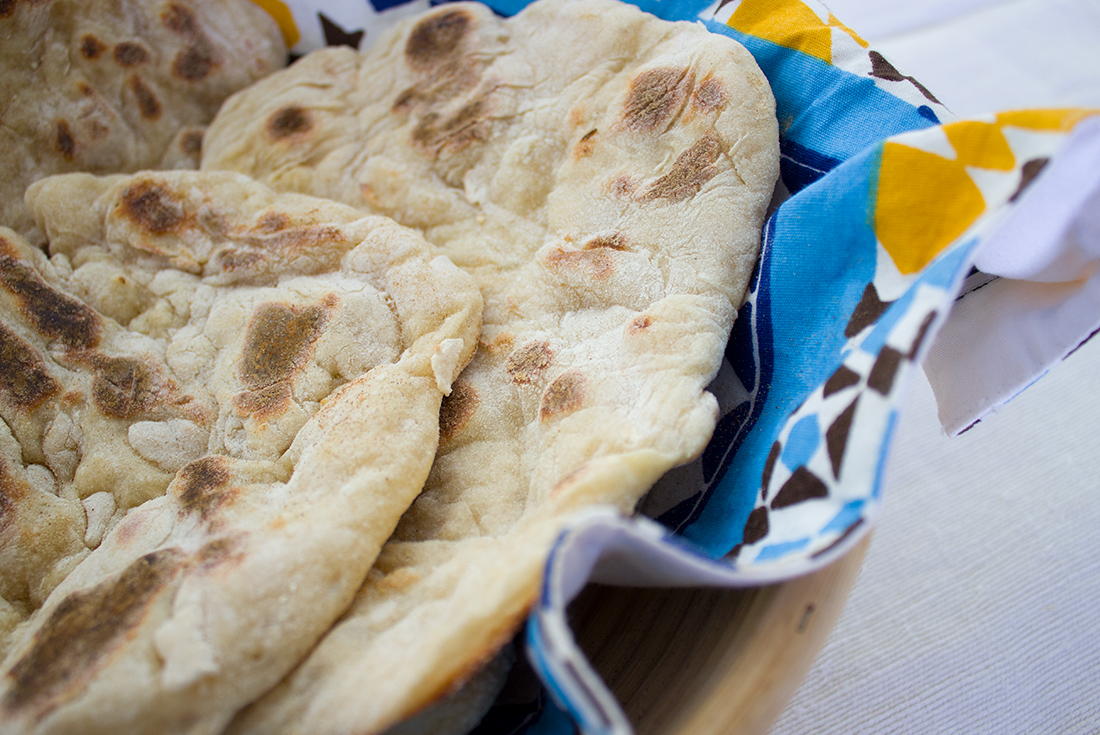 Fluffiges Naan Brot ist schnell selbst gebacken