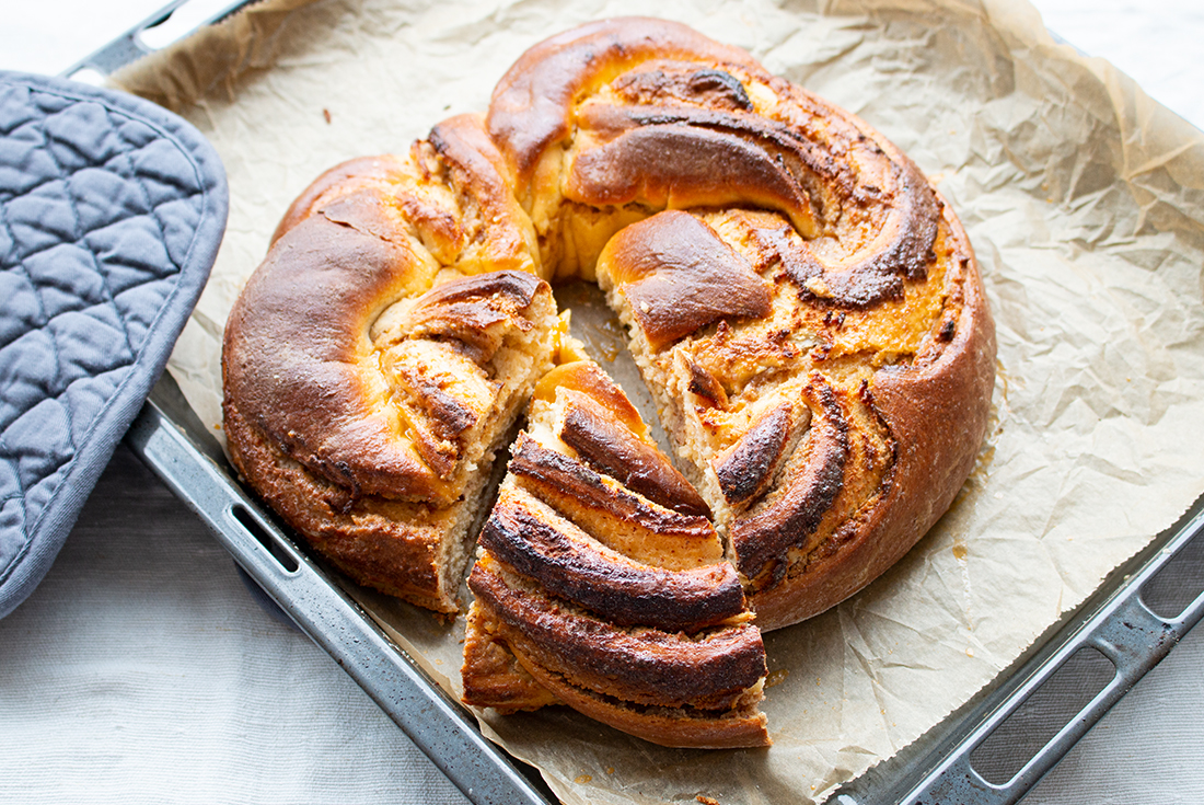 Osterkranz mit Nuss-Füllung