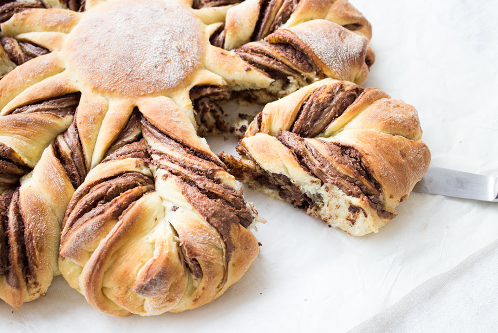 Schmeckt saftig, locker und schokoladig: Nutellasonne mit Hefeteig.