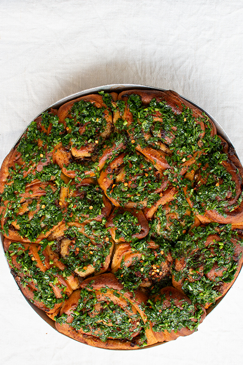 Pikante Hefeteigschnecken mit Sumach-Zwiebeln – Dinner4Friends