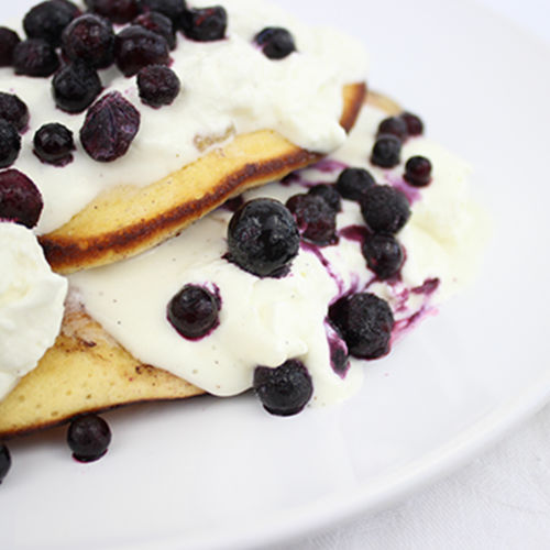 Heidelbeer Pancakes mit Sahne-Quark