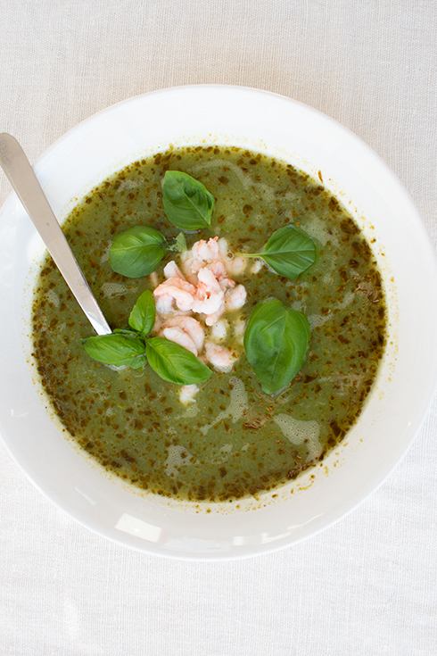 Zucchinisuppe mit Pesto
