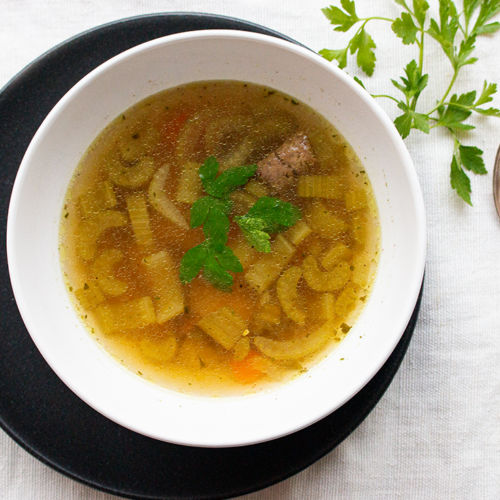 Rinderkaftsuppe mit Gemüse