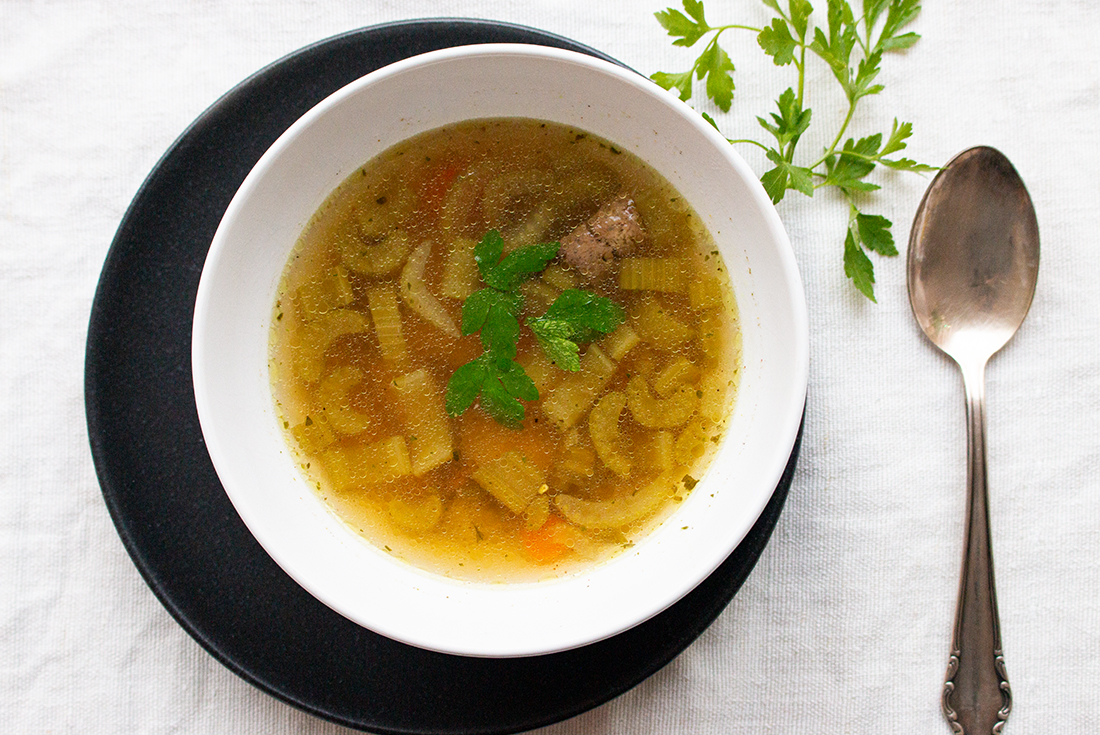 Rinderkaftsuppe mit Gemüse