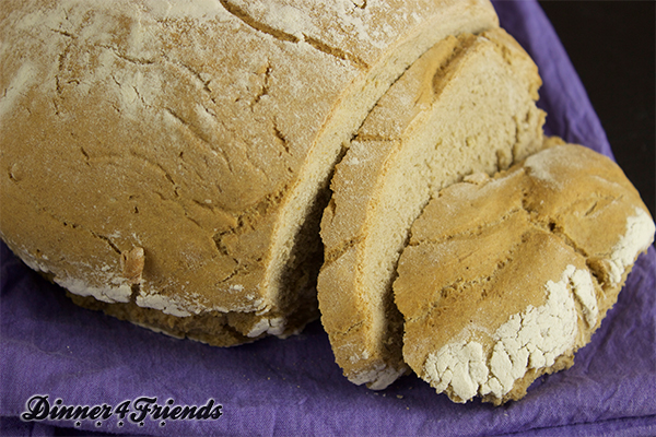 Roggenbrot selbst backen dauert nicht stundenlang und man braucht auch keine riesige-Bäcker-Ausstattung zuhause. Und es schmeckt himmlisch!