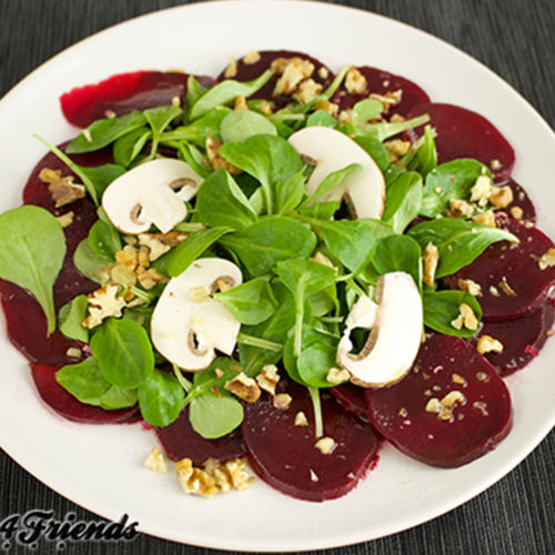 Rote Beete Carpaccio mit Feldsalat und Champignons