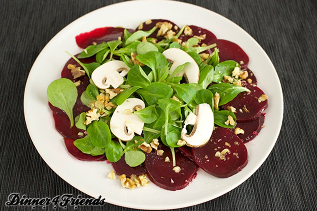 Rote Beete Carpaccio mit Feldsalat und Champignons