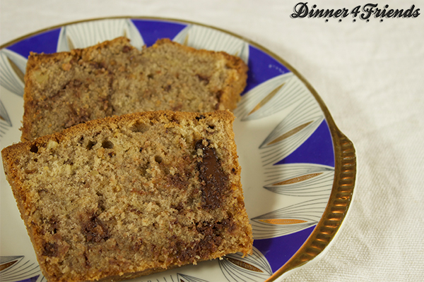 Ein Rotweinkuchen mit flüssiger Schokolade gehört sich zwar nicht so, aber ich liebe ihn genau so!