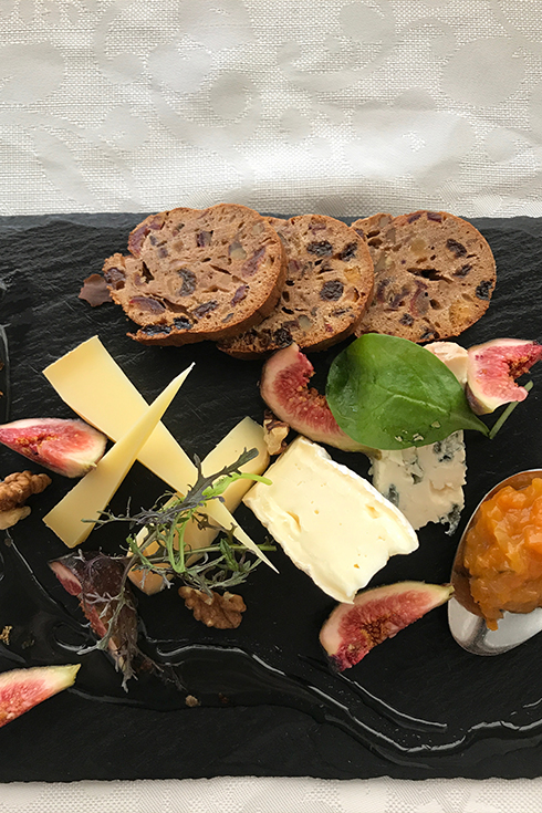 Das Essen ist fantastisch: Die Käseplatte war unser Standard-Dessert im Hideaway Schloss Mittersill.