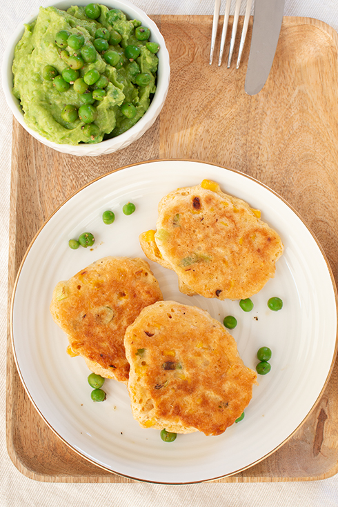 Maisfritter mit Erbsen Guacamole