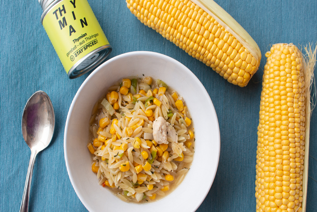 One Pot Pasta als schnelles Essen: Reisnudeln mit Mais und Hähnchen