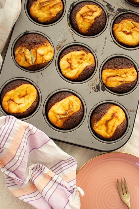 So einfach zu machen, so köstlich: Schoko-Käsekuchen-Muffins nach Dr. Oetker.