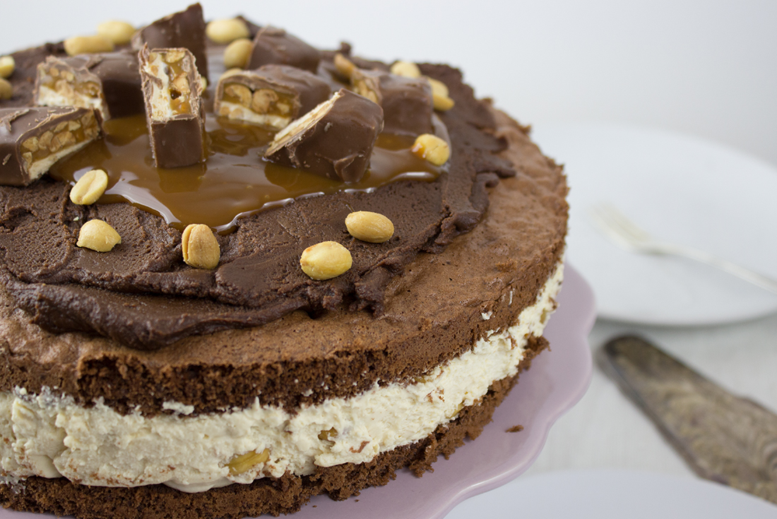 Snickers-Torte mit Karamell, Schokolade, Erdnüssen - Dinner4Friends