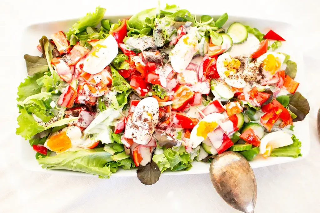Salat mit Buttermilchdressing