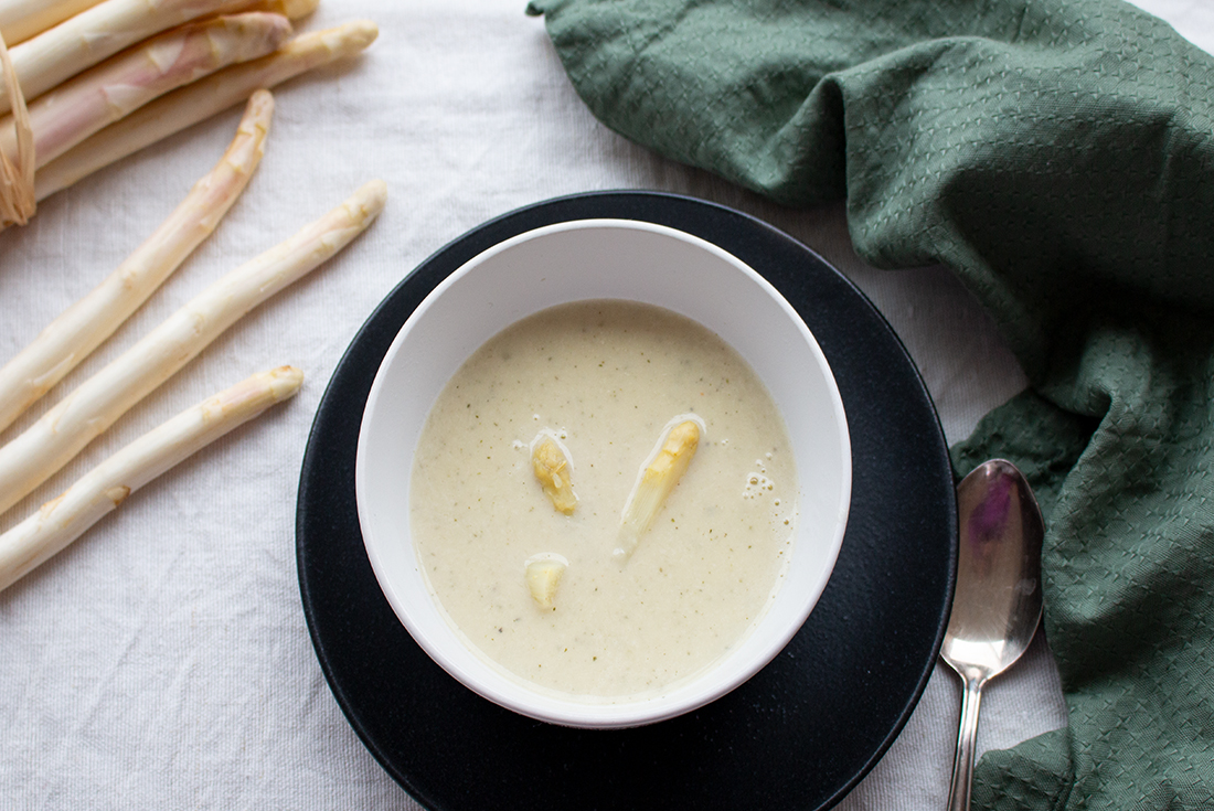 Cremige Spargelsuppe: einfach und schnell - Dinner4Friends