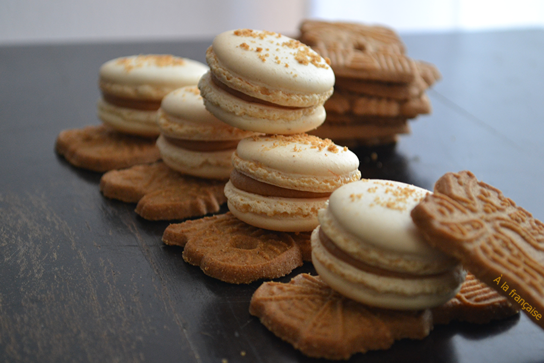 Spekulatius-Macarons schmecken weihnachtlich und sehen einfach toll aus! Ganz lieben Dank für das Rezept von À la française!