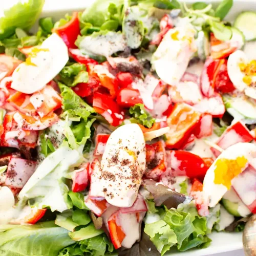 Salat mit Buttermilchdressing