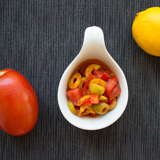 Tomaten Oliven Salat mit Zitronendressing: Sauer macht lustig, scharf ...