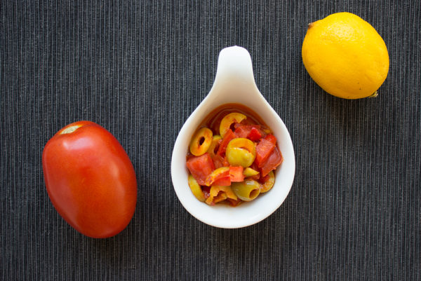 Tomaten Oliven Salat mit Zitronendressing: Sauer macht lustig, scharf ...