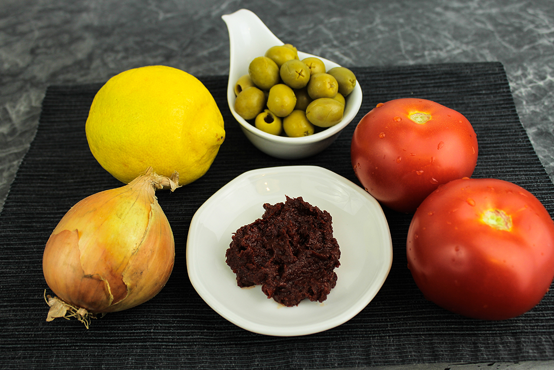 Tomaten Oliven Salat mit Zitronendressing: Sauer macht lustig, scharf ...