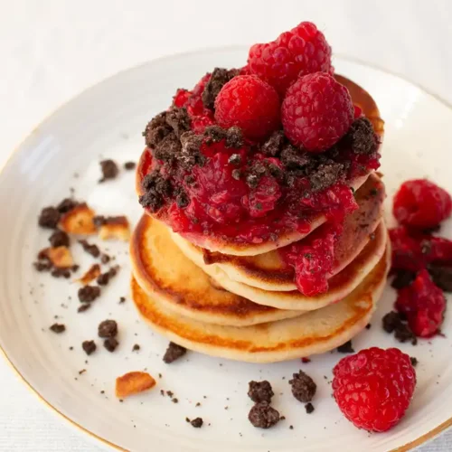 Pancakes mit Himbeeren und Oreos