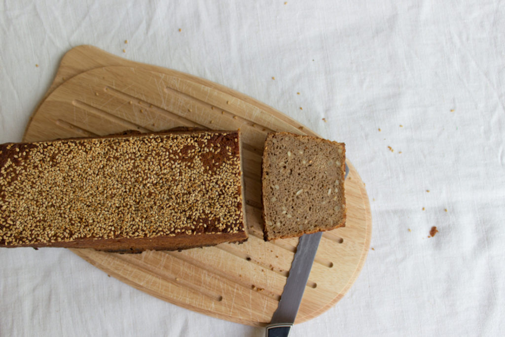 Vollkornbrot mit Sonnenblumenkernen und Sesam - Dinner4Friends