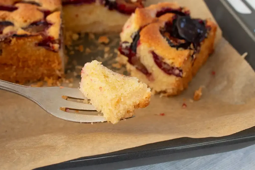 Zwetschgenkuchen mit zwei Böden