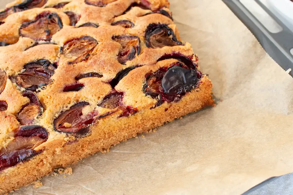 Zwetschgenkuchen mit zwei Böden