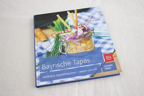 Das bayerische Tapas-Kochbuch enthält Klassiker und abgewandelte, modernisierte klassische Rezepte der bayerischen Küche. Ein bayerisches Kochbuch, das sich lohnt zu kaufen!